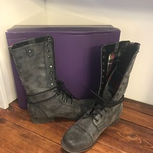 Black/grey combat boots